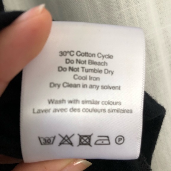 Totême Cashmere Black Tee - Picture 5 of 11